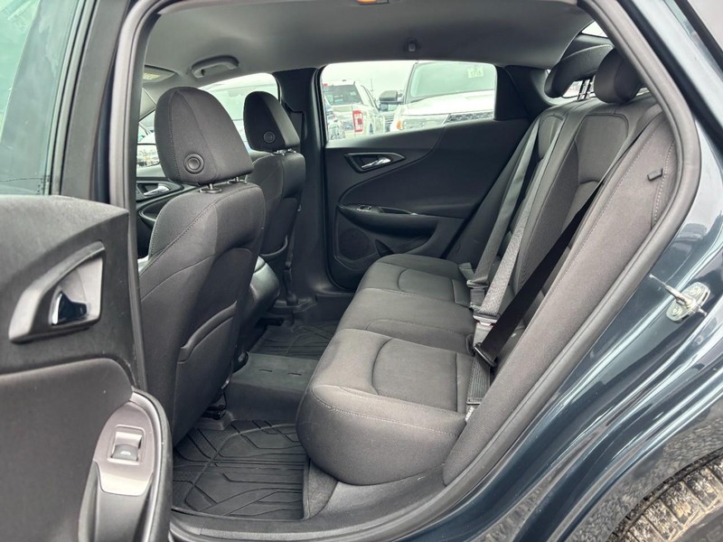 Chevrolet Malibu Vehicle Image 12