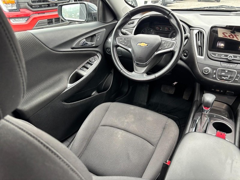 Chevrolet Malibu Vehicle Image 13