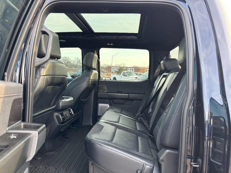 Ford F-150 Vehicle Full-screen Gallery Image 12