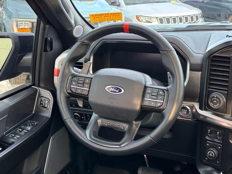 Ford F-150 Vehicle Full-screen Gallery Image 14