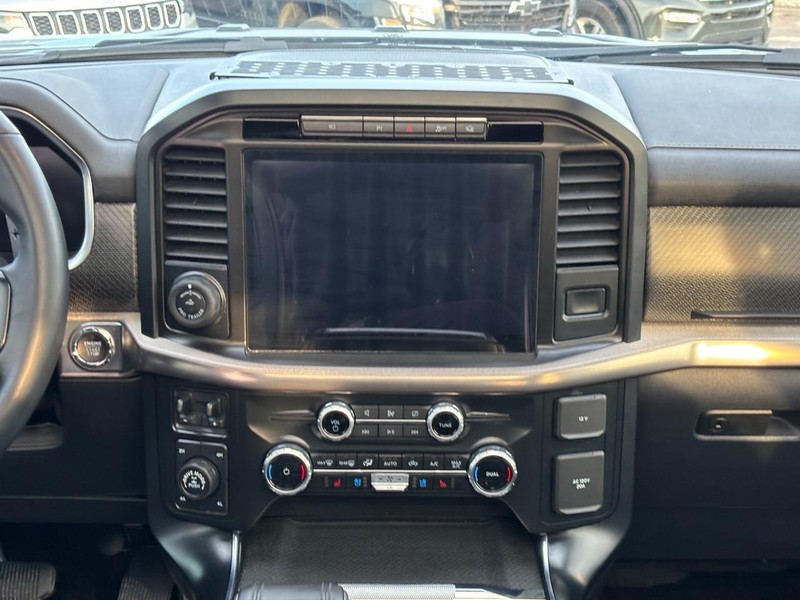 Ford F-150 Vehicle Full-screen Gallery Image 15