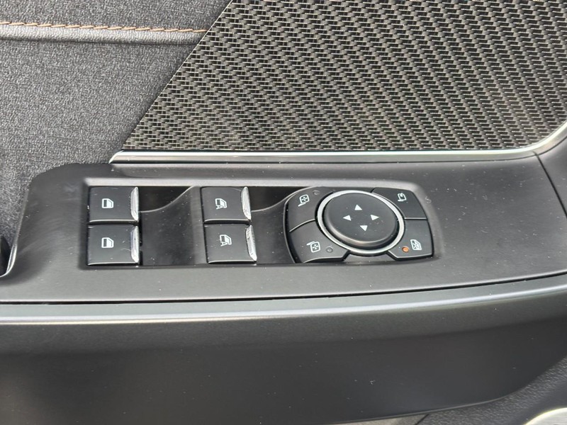 Ford F-150 Vehicle Full-screen Gallery Image 18