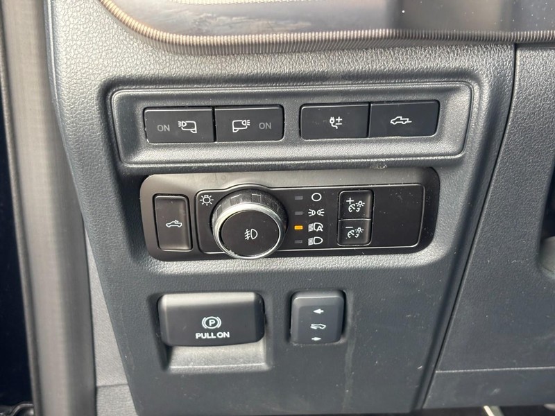 Ford F-150 Vehicle Full-screen Gallery Image 19