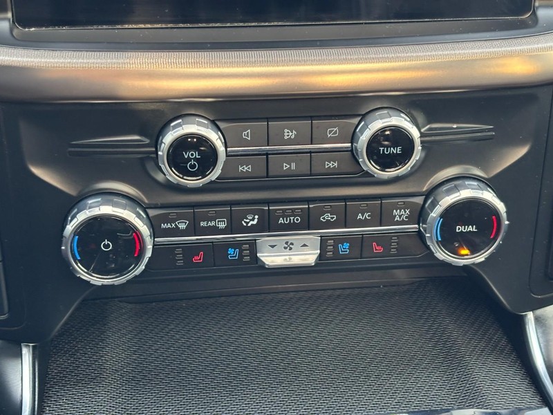 Ford F-150 Vehicle Full-screen Gallery Image 26