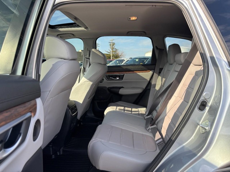 Honda CR-V Hybrid Vehicle Full-screen Gallery Image 12