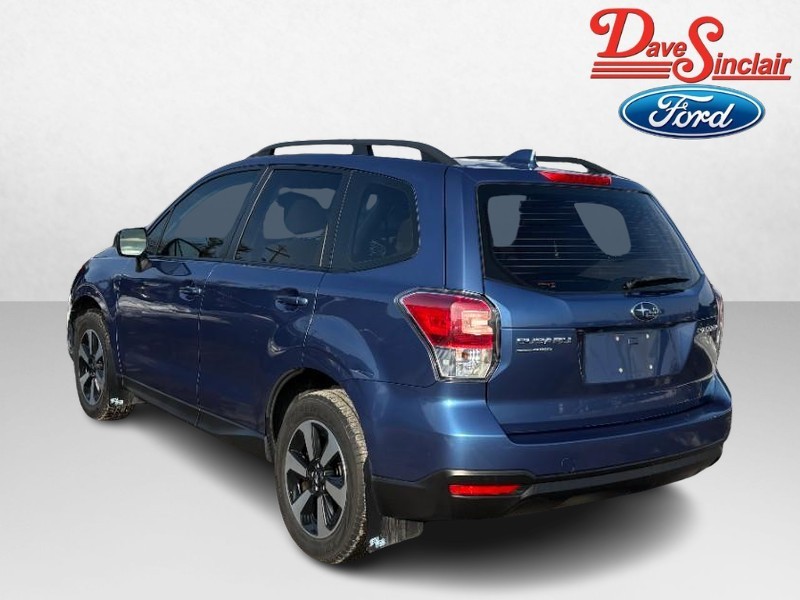 Subaru Forester Vehicle Full-screen Gallery Image 09