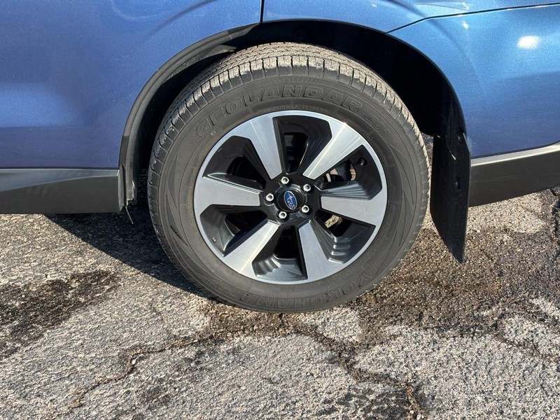 Subaru Forester Vehicle Full-screen Gallery Image 11