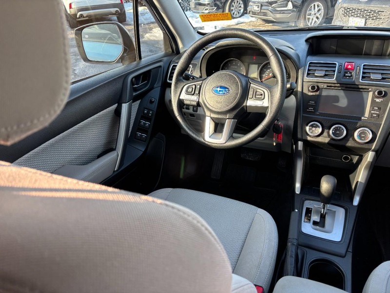 Subaru Forester Vehicle Full-screen Gallery Image 13