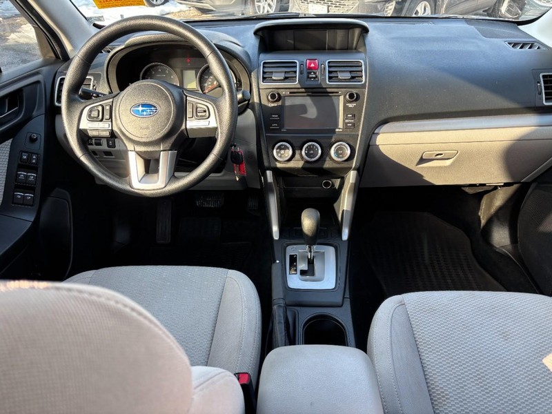 Subaru Forester Vehicle Full-screen Gallery Image 14