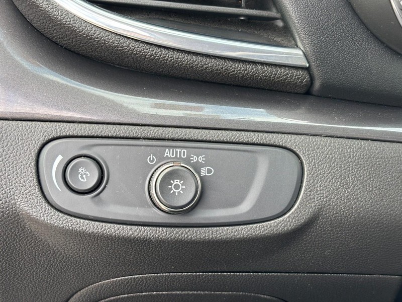 Buick Encore Vehicle Full-screen Gallery Image 18