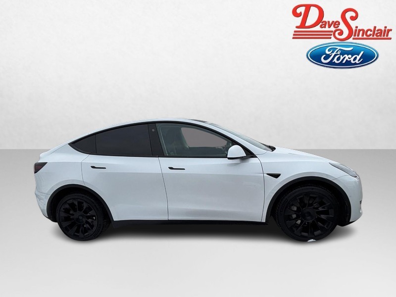 Tesla Model Y Vehicle Full-screen Gallery Image 05