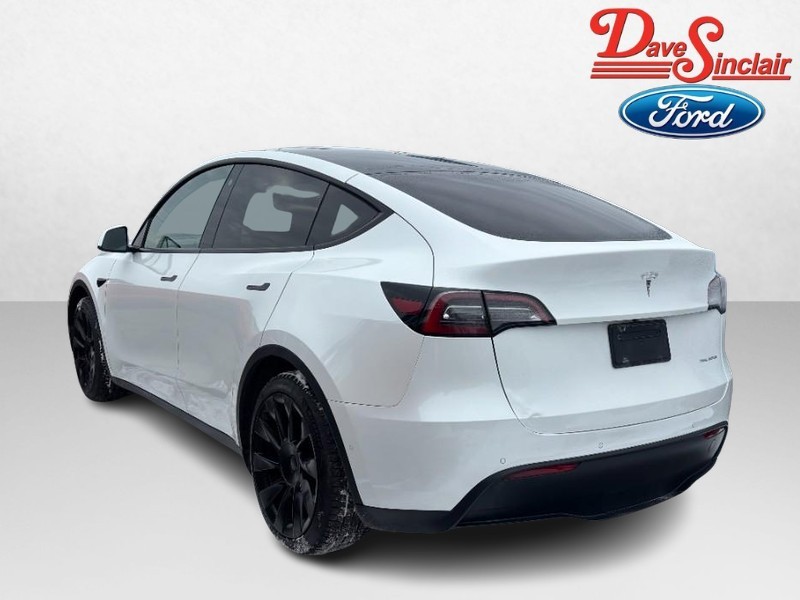 Tesla Model Y Vehicle Full-screen Gallery Image 09