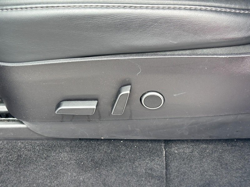 Tesla Model Y Vehicle Full-screen Gallery Image 16