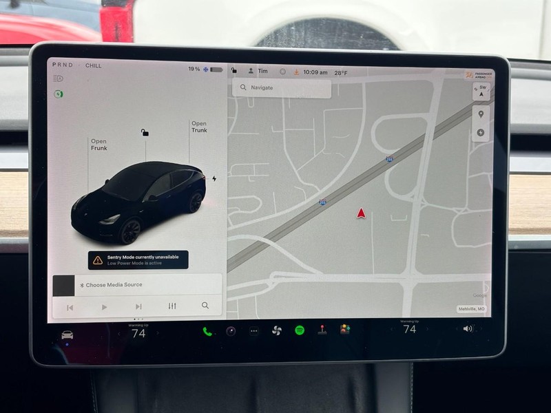 Tesla Model Y Vehicle Full-screen Gallery Image 21