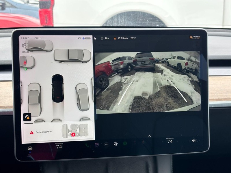 Tesla Model Y Vehicle Full-screen Gallery Image 22