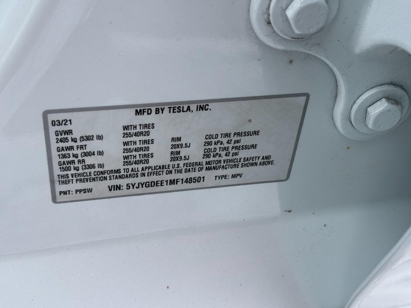 Tesla Model Y Vehicle Full-screen Gallery Image 23