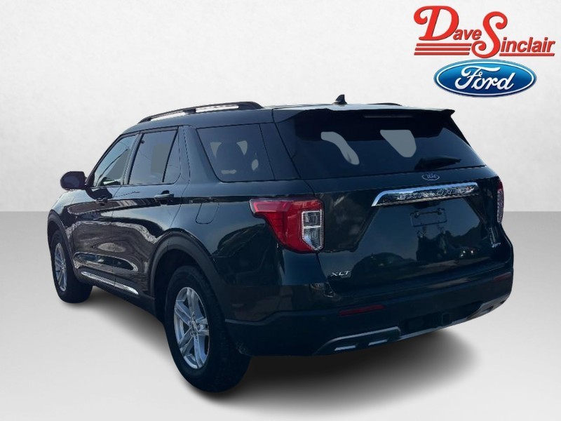 Ford Explorer Vehicle Full-screen Gallery Image 09