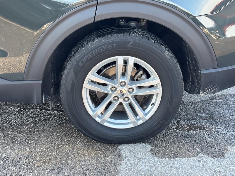 Ford Explorer Vehicle Full-screen Gallery Image 11