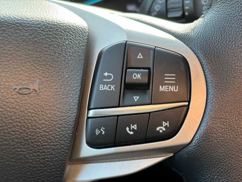 Ford Explorer Vehicle Full-screen Gallery Image 22