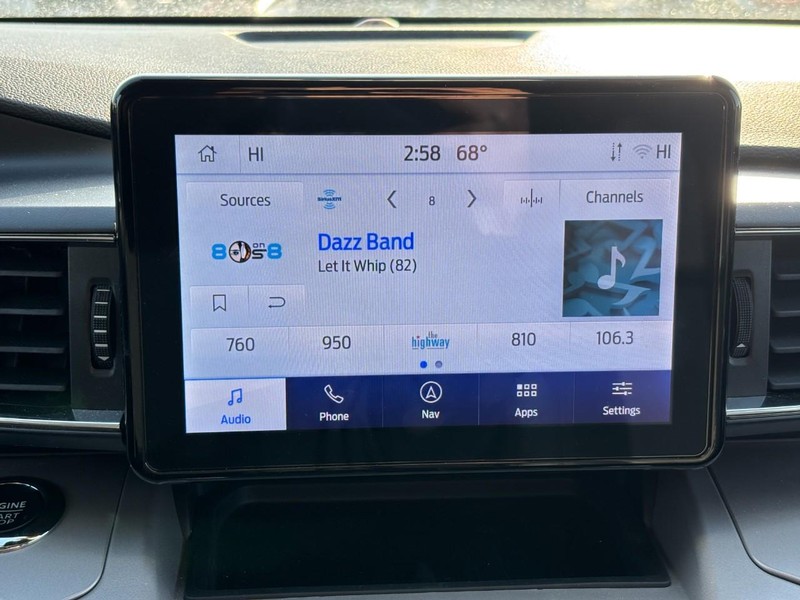 Ford Explorer Vehicle Full-screen Gallery Image 24