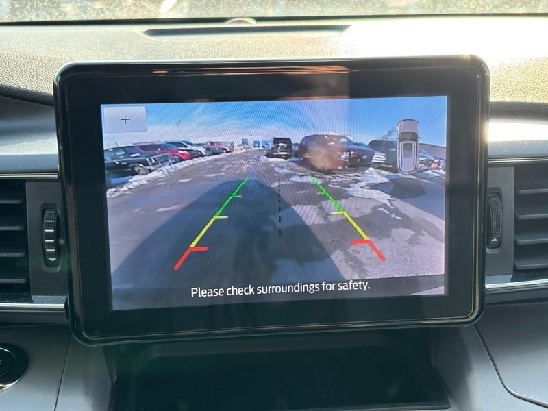 Ford Explorer Vehicle Full-screen Gallery Image 26