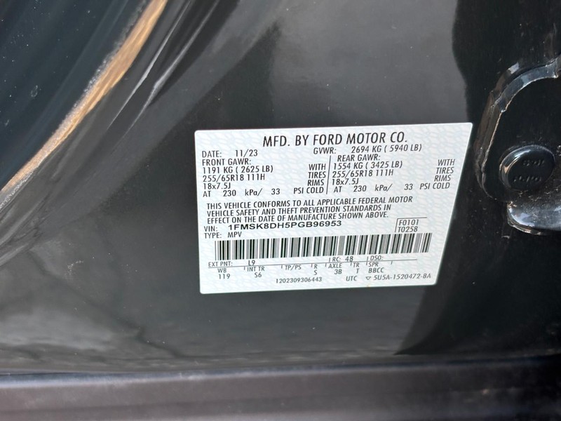 Ford Explorer Vehicle Full-screen Gallery Image 28