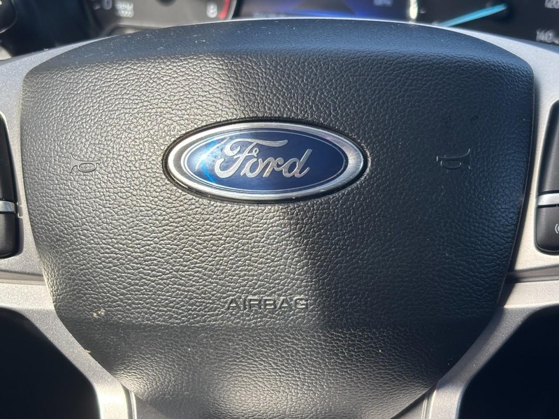 Ford Explorer Vehicle Full-screen Gallery Image 21