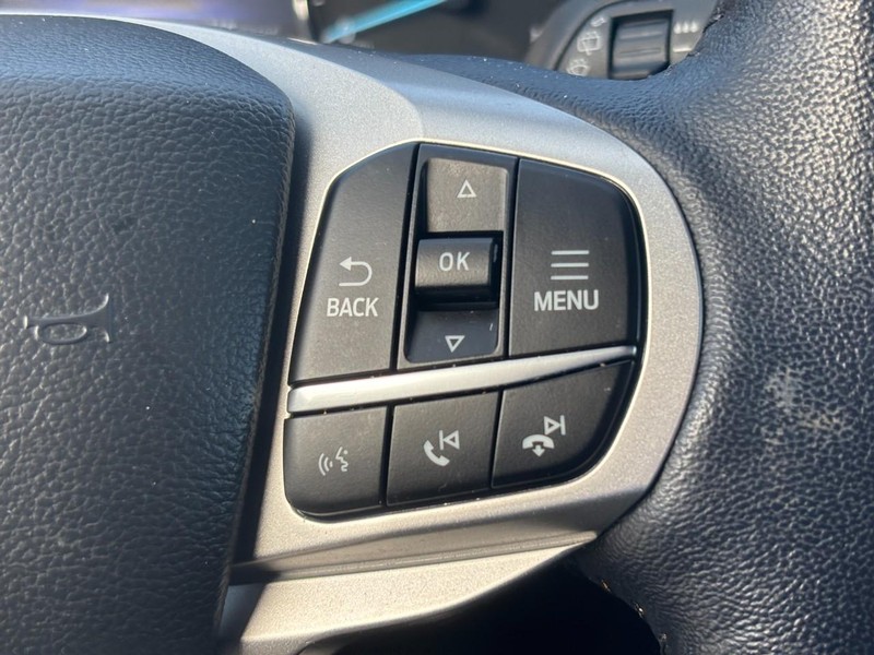 Ford Explorer Vehicle Full-screen Gallery Image 22