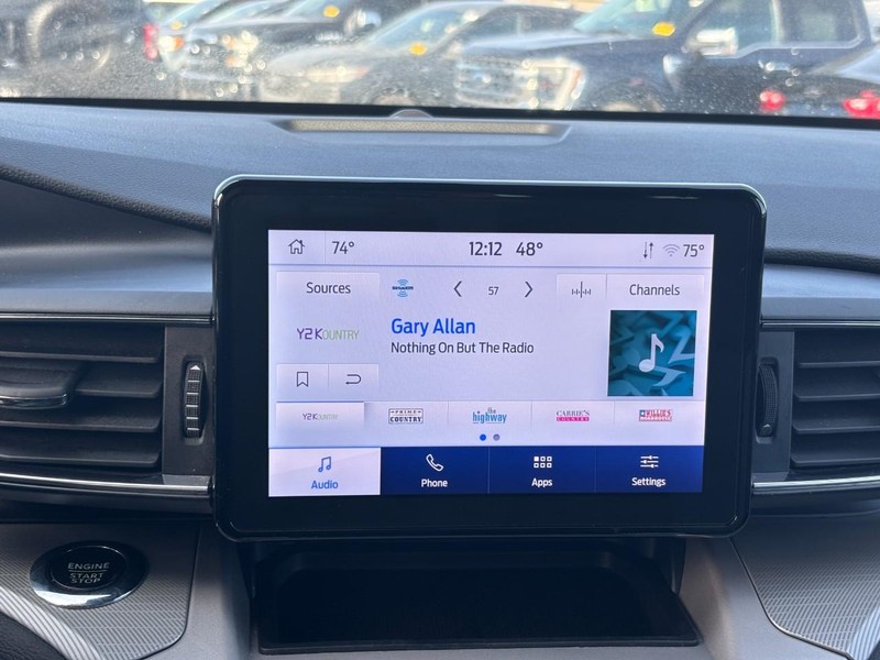 Ford Explorer Vehicle Full-screen Gallery Image 24