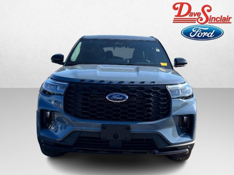 Ford Explorer Vehicle Full-screen Gallery Image 02