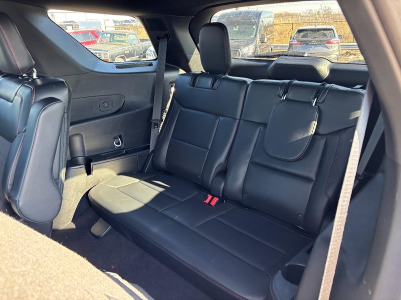 Ford Explorer Vehicle Full-screen Gallery Image 12