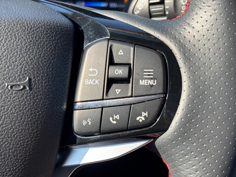 Ford Explorer Vehicle Full-screen Gallery Image 21