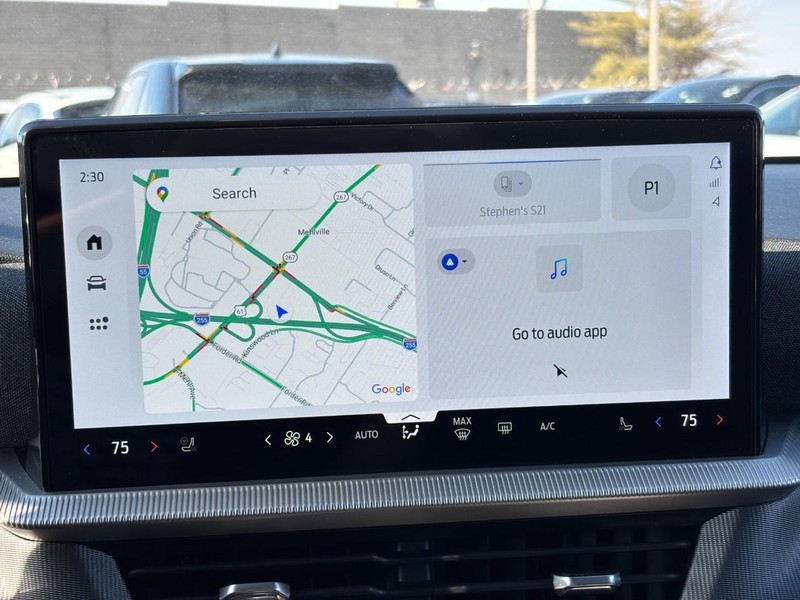 Ford Explorer Vehicle Full-screen Gallery Image 23