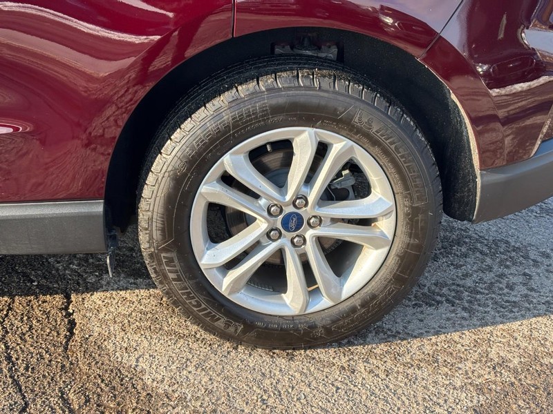 Ford Edge Vehicle Image 11