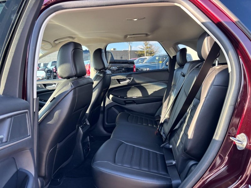 Ford Edge Vehicle Image 12