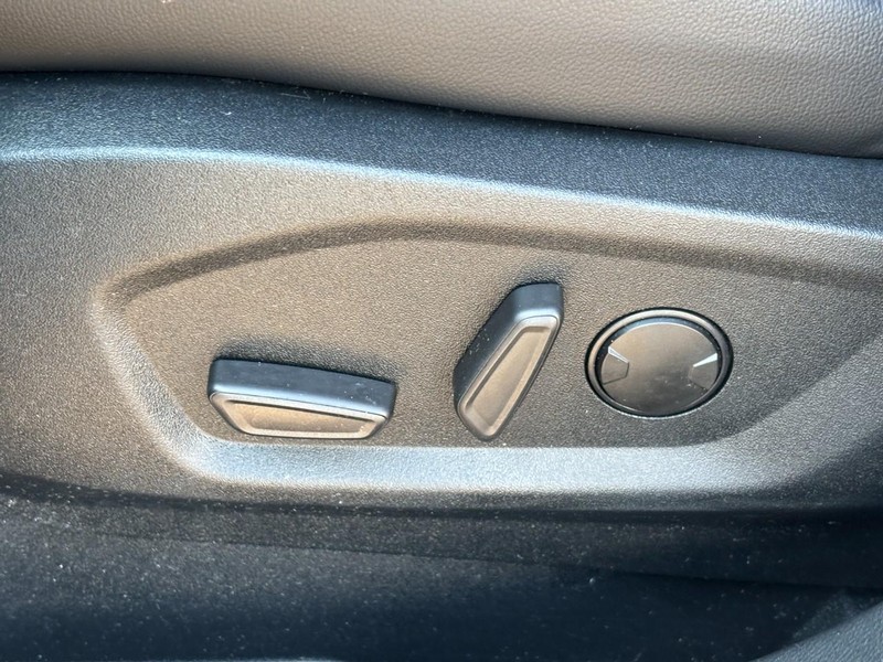 Ford Edge Vehicle Image 16