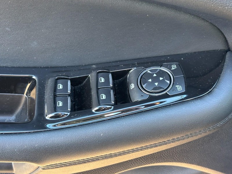 Ford Edge Vehicle Image 17