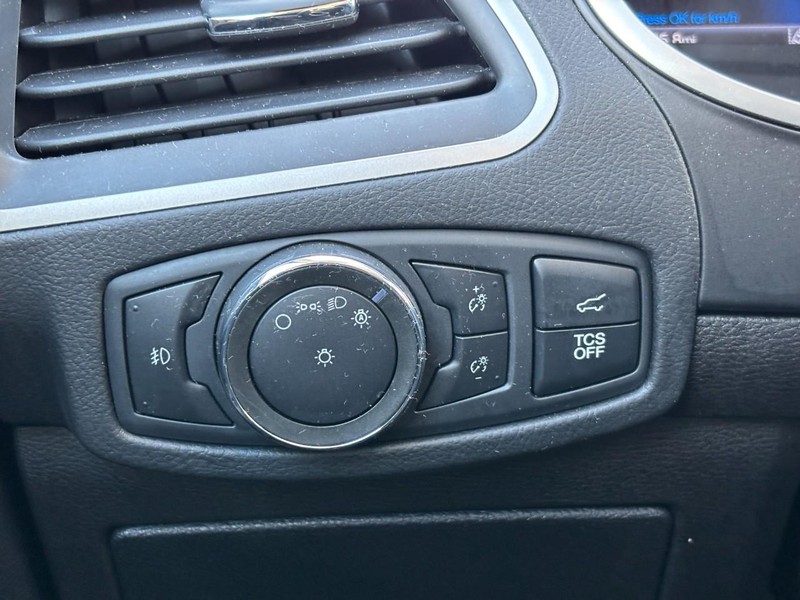 Ford Edge Vehicle Image 18