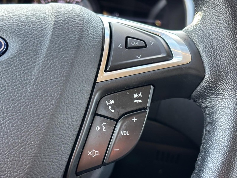 Ford Edge Vehicle Image 21