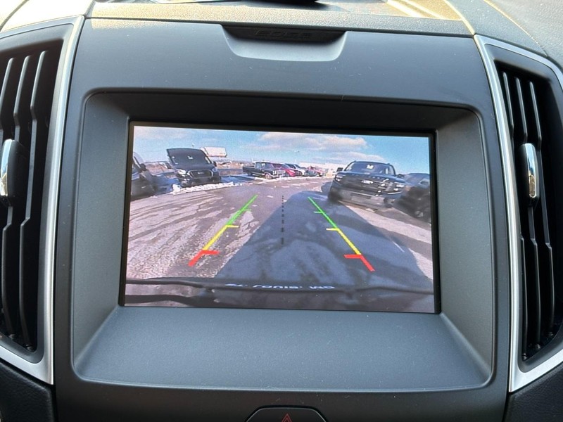 Ford Edge Vehicle Image 24