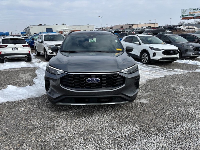 Ford Escape Vehicle Full-screen Gallery Image 02