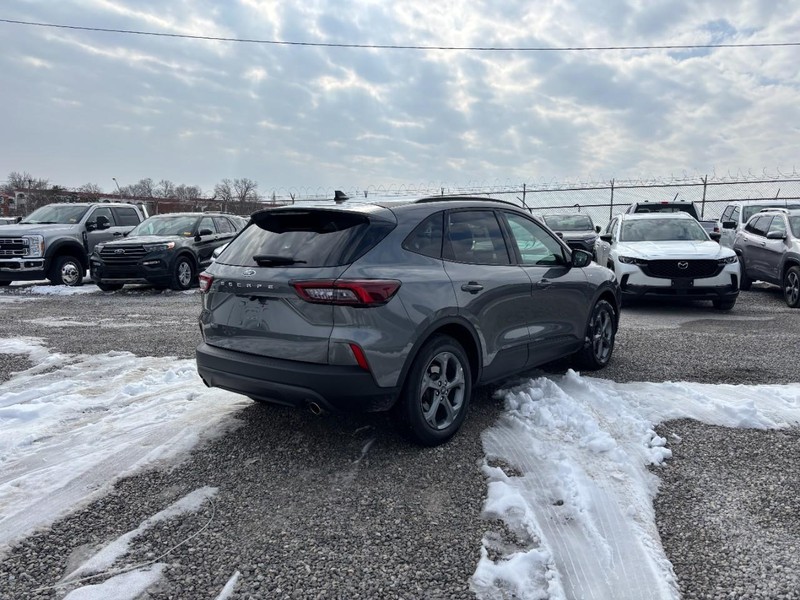 Ford Escape Vehicle Full-screen Gallery Image 07