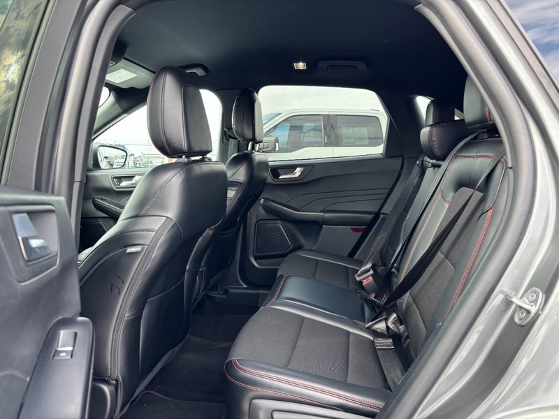 Ford Escape Vehicle Full-screen Gallery Image 12