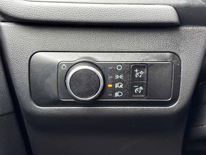 Ford Escape Vehicle Full-screen Gallery Image 18