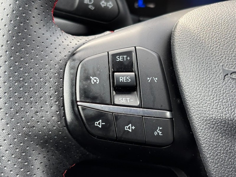 Ford Escape Vehicle Full-screen Gallery Image 19