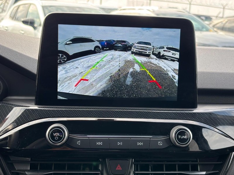 Ford Escape Vehicle Full-screen Gallery Image 24