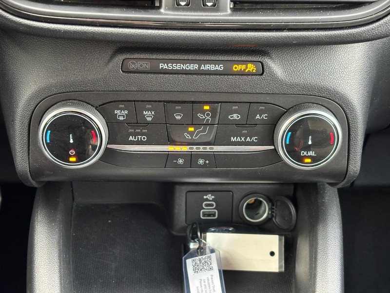 Ford Escape Vehicle Full-screen Gallery Image 25