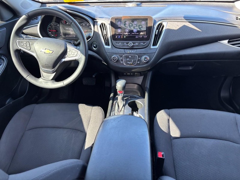 Chevrolet Malibu Vehicle Full-screen Gallery Image 12