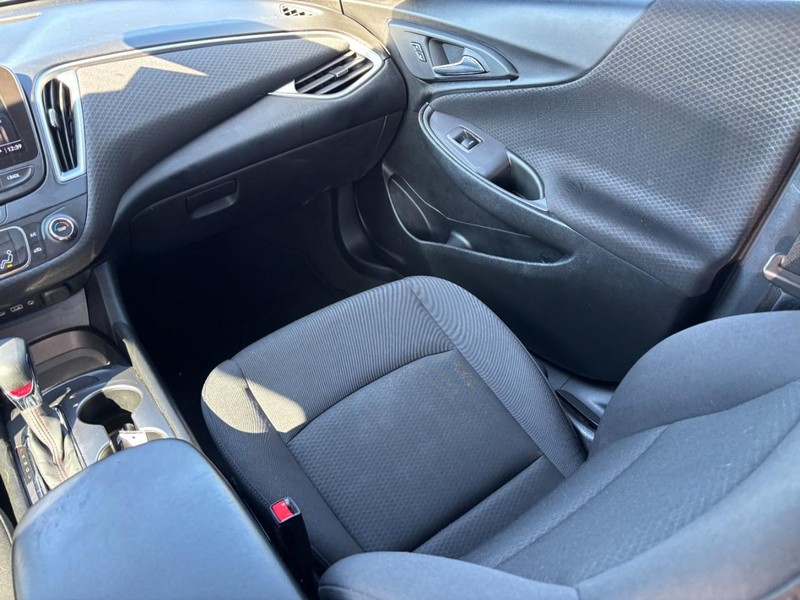 Chevrolet Malibu Vehicle Full-screen Gallery Image 13