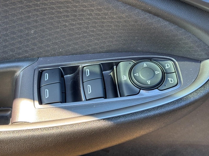 Chevrolet Malibu Vehicle Full-screen Gallery Image 15